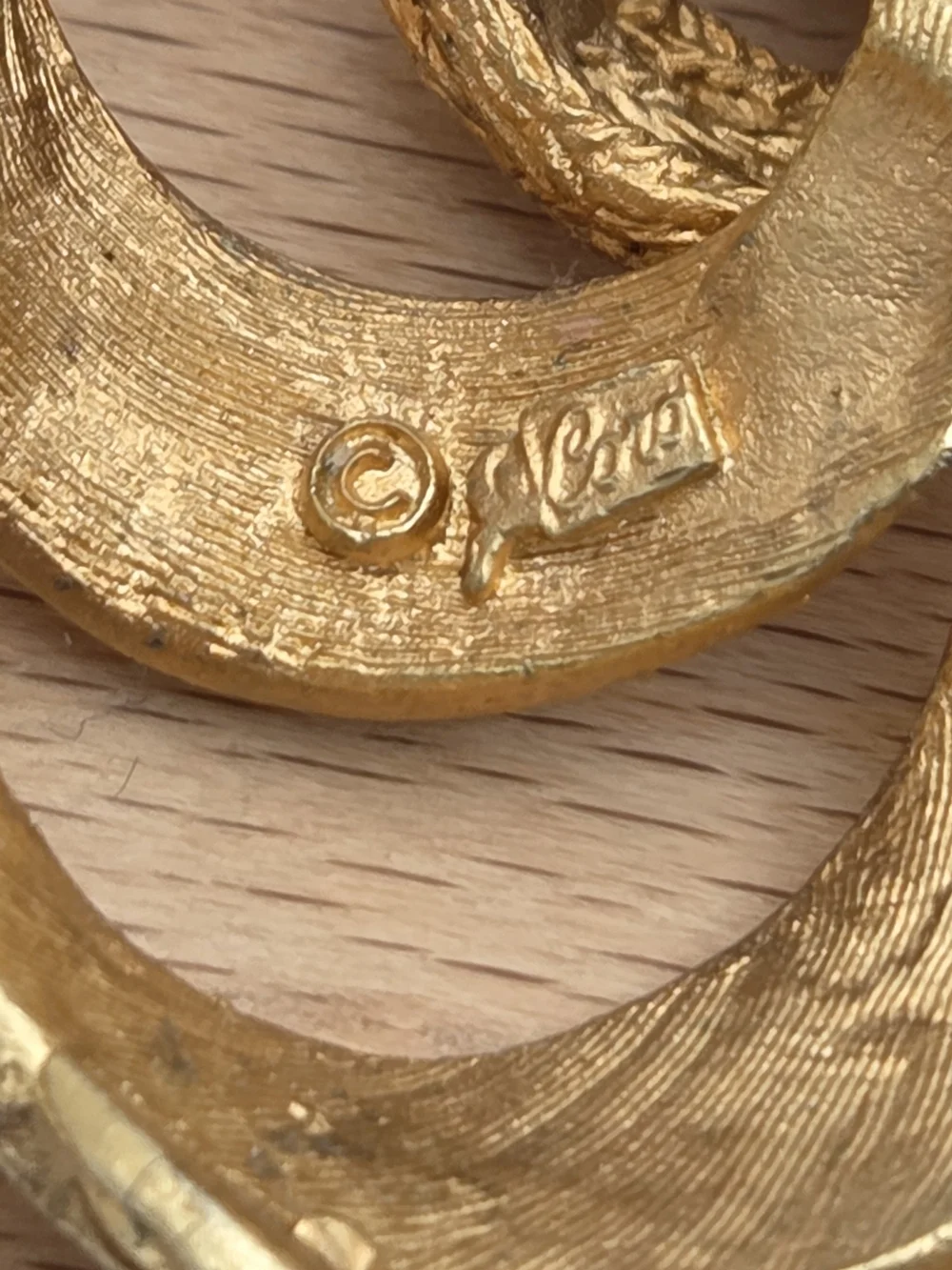 Vintage Coro Gold Tone Swirl Ribbon Brooch Pin